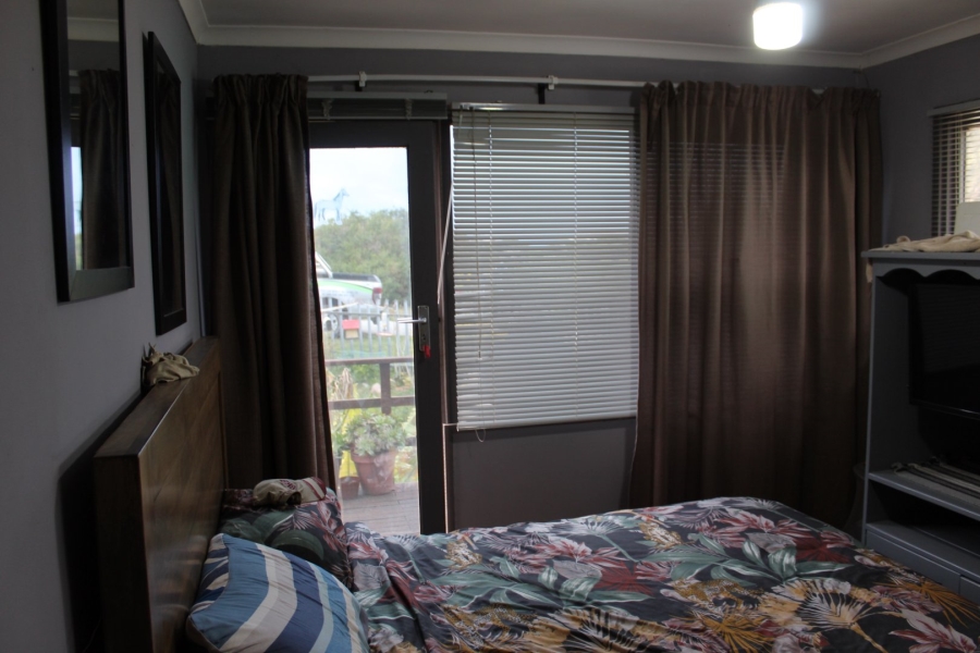 6 Bedroom Property for Sale in Paradise Beach Eastern Cape